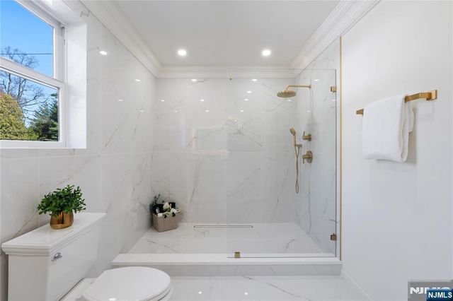 175 E Crescent Avenue, Allendale, NJ 07401