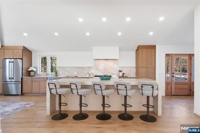 175 E Crescent Avenue, Allendale, NJ 07401