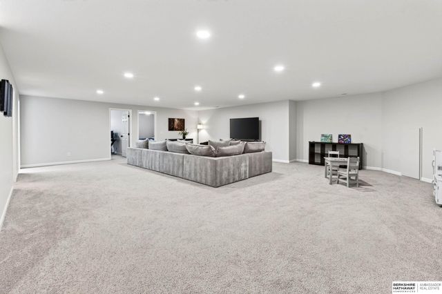 12915 S 55th Street, Papillion, NE 68133