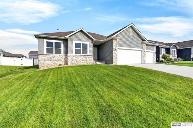 12915 S 55th Street, Papillion, NE 68133