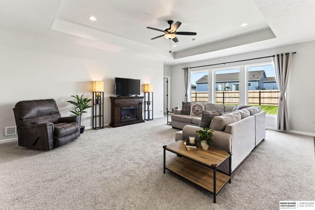 12915 S 55th Street, Papillion, NE 68133