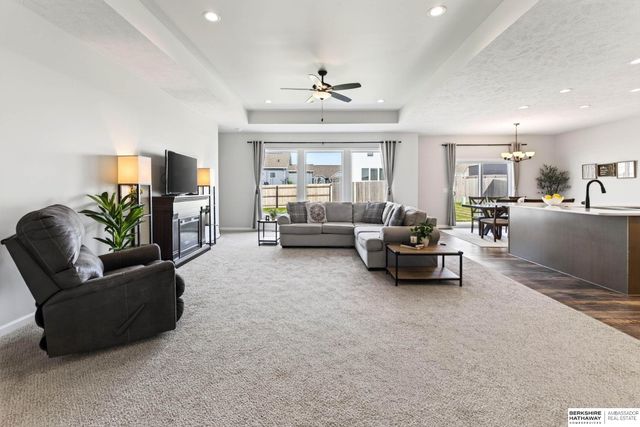 12915 S 55th Street, Papillion, NE 68133