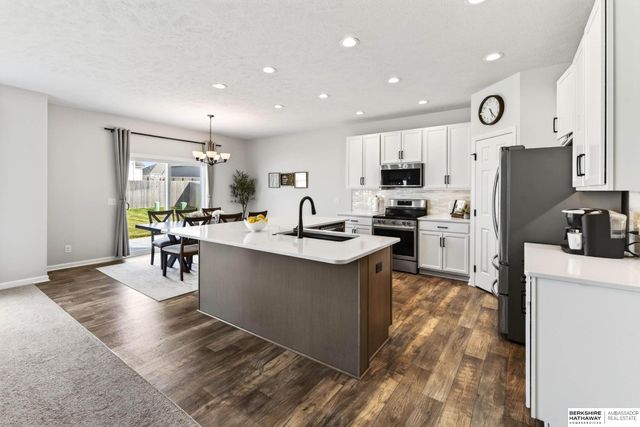 12915 S 55th Street, Papillion, NE 68133