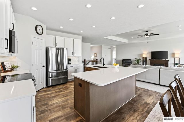 12915 S 55th Street, Papillion, NE 68133