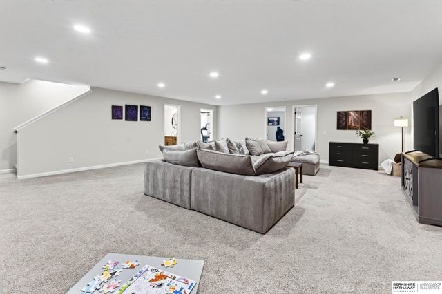12915 S 55th Street, Papillion, NE 68133