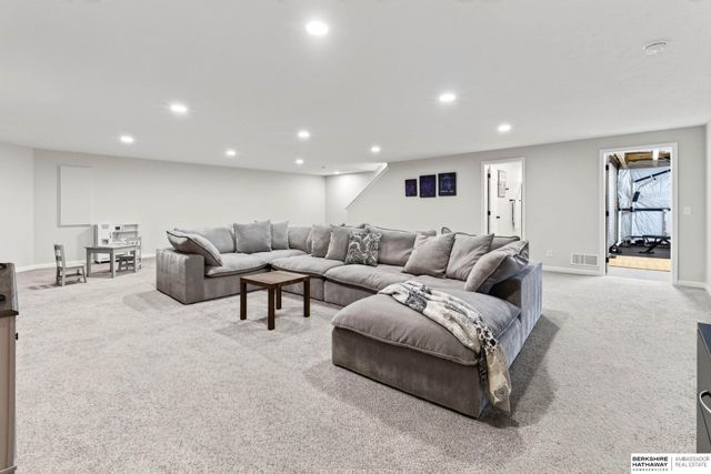 12915 S 55th Street, Papillion, NE 68133