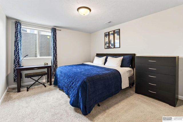 12915 S 55th Street, Papillion, NE 68133