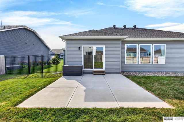 12915 S 55th Street, Papillion, NE 68133