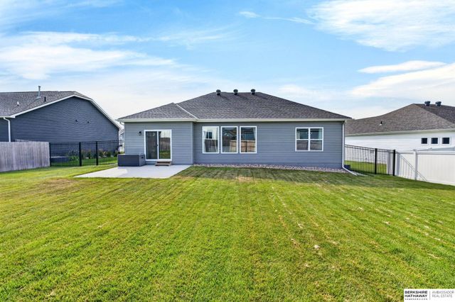 12915 S 55th Street, Papillion, NE 68133
