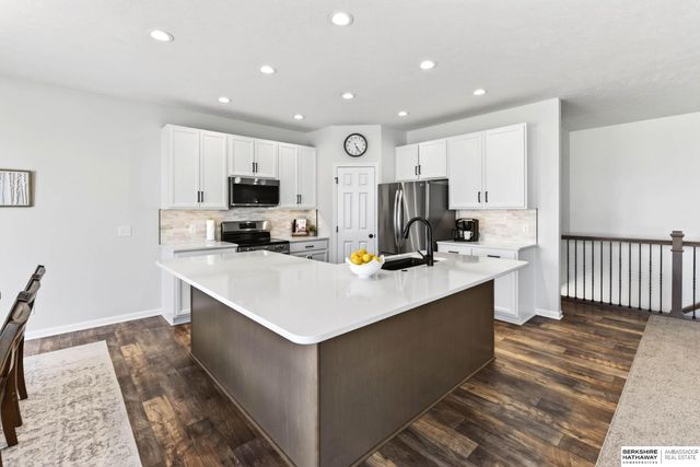 12915 S 55th Street, Papillion, NE 68133