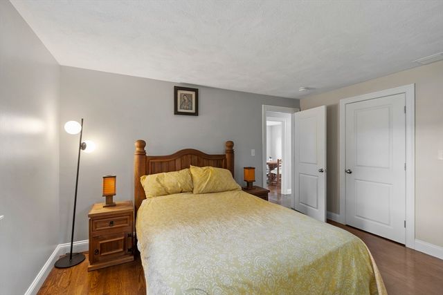 25 Glenwood Rd, Tewksbury, MA 01876