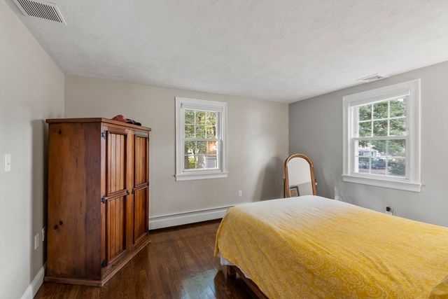 25 Glenwood Rd, Tewksbury, MA 01876