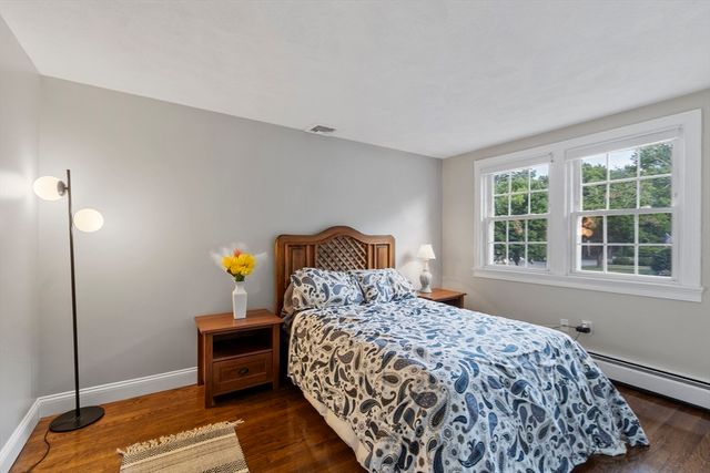 25 Glenwood Rd, Tewksbury, MA 01876