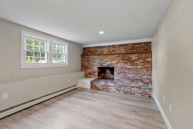 25 Glenwood Rd, Tewksbury, MA 01876