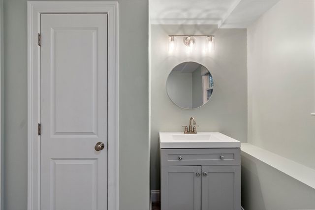 25 Glenwood Rd, Tewksbury, MA 01876