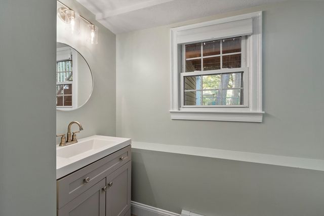 25 Glenwood Rd, Tewksbury, MA 01876