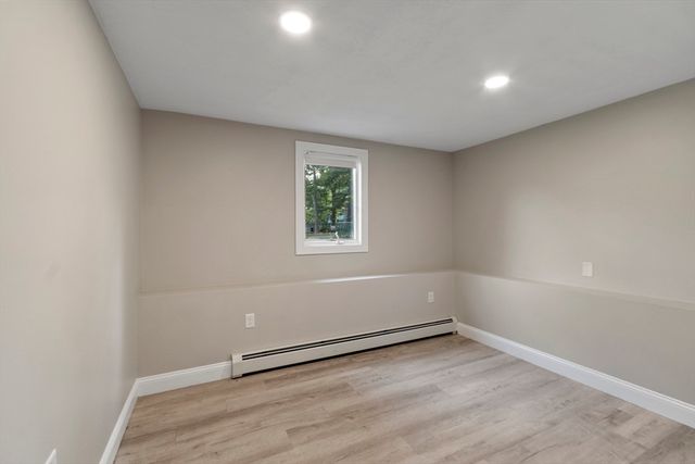 25 Glenwood Rd, Tewksbury, MA 01876