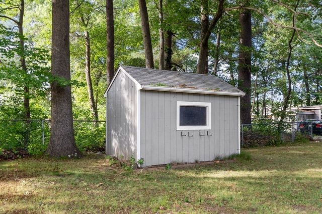 25 Glenwood Rd, Tewksbury, MA 01876