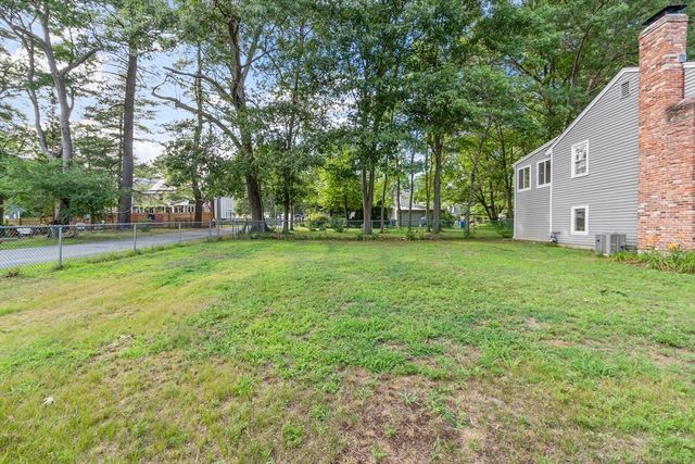 25 Glenwood Rd, Tewksbury, MA 01876