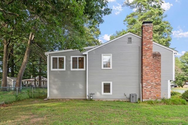 25 Glenwood Rd, Tewksbury, MA 01876
