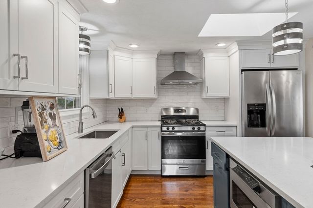 25 Glenwood Rd, Tewksbury, MA 01876