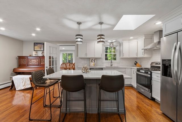 25 Glenwood Rd, Tewksbury, MA 01876