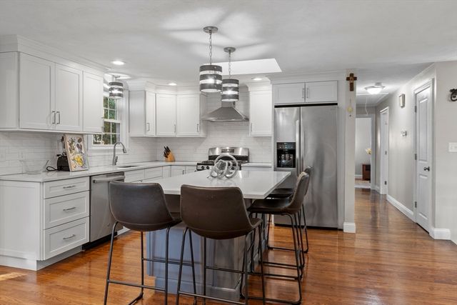 25 Glenwood Rd, Tewksbury, MA 01876