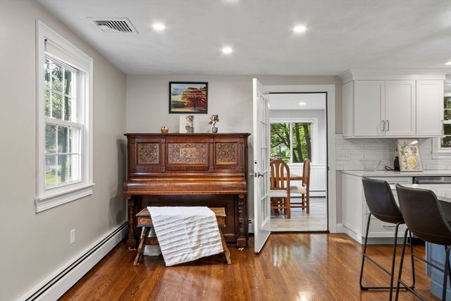 25 Glenwood Rd, Tewksbury, MA 01876