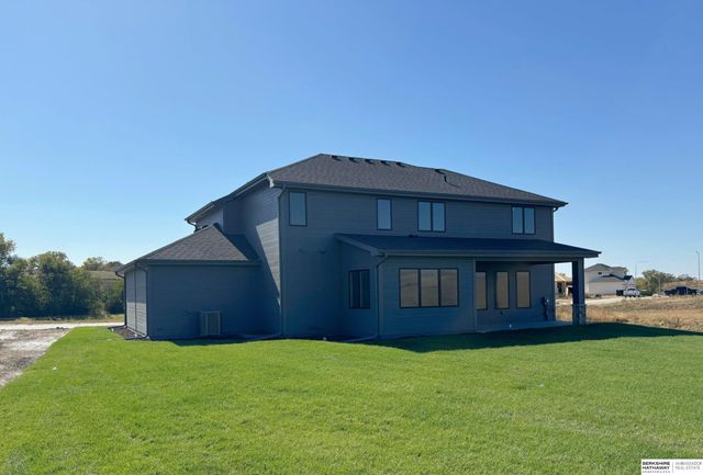 21814 Parkview Drive, Gretna, NE 68028