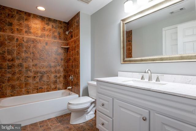 20262 KIAWAH ISLAND DR, Ashburn, VA 20147