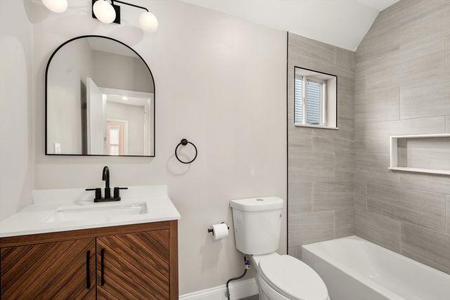 5 Gayland St 2, Boston, MA 02125