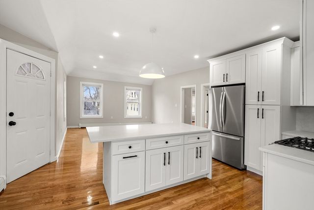 5 Gayland St 2, Boston, MA 02125