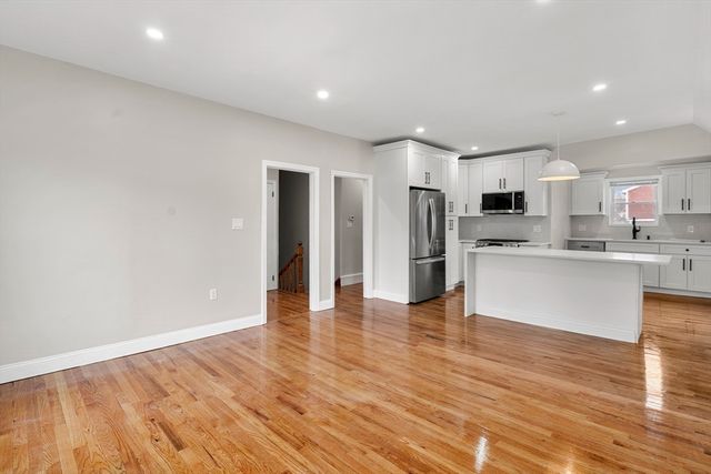 5 Gayland St 2, Boston, MA 02125