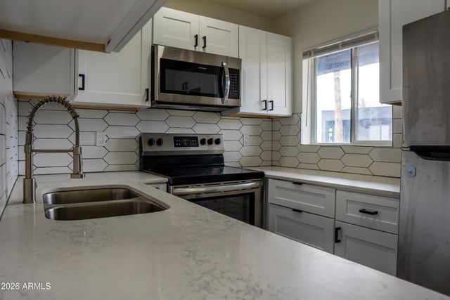 2923 N 38TH Street, Phoenix, AZ 85018