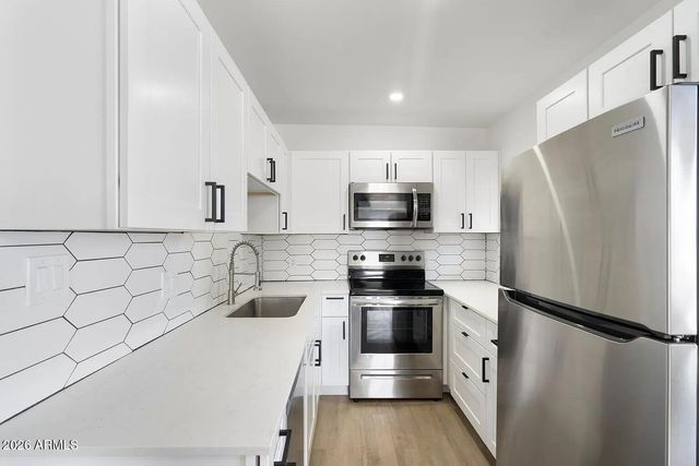 2923 N 38TH Street, Phoenix, AZ 85018