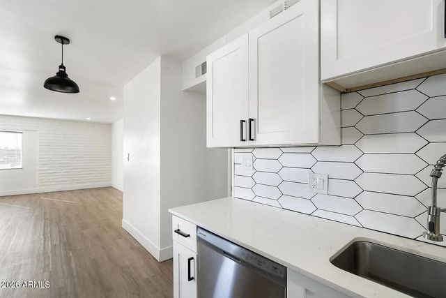 2923 N 38TH Street, Phoenix, AZ 85018