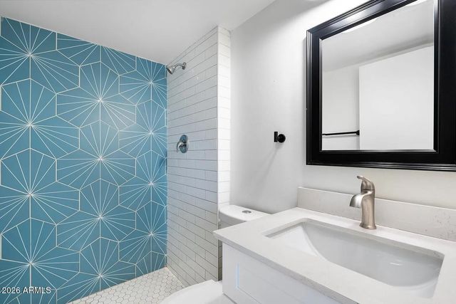 2923 N 38TH Street, Phoenix, AZ 85018