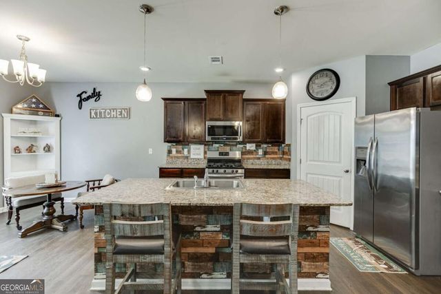 410 Maple Brook Drive, Dawsonville, GA 30534