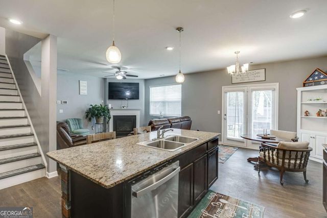 410 Maple Brook Drive, Dawsonville, GA 30534