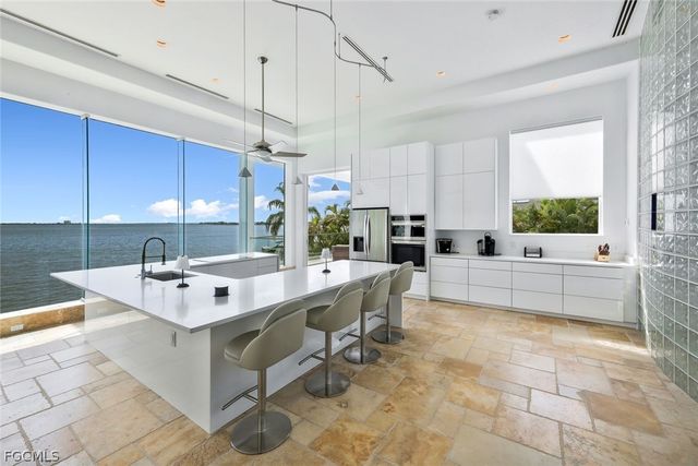 2302 SE 28th ST, Cape Coral, FL 33904