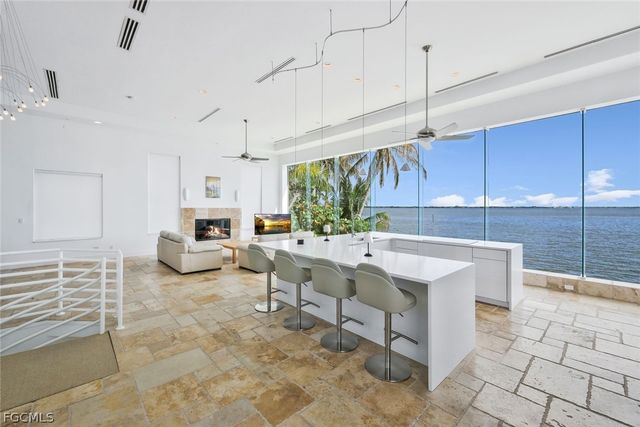 2302 SE 28th ST, Cape Coral, FL 33904