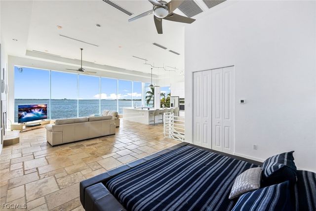 2302 SE 28th ST, Cape Coral, FL 33904