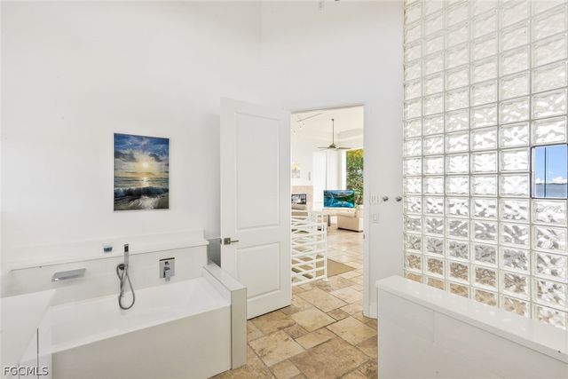 2302 SE 28th ST, Cape Coral, FL 33904