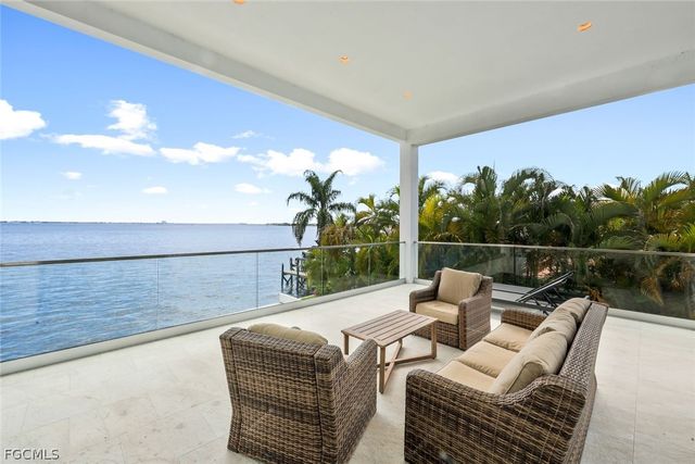 2302 SE 28th ST, Cape Coral, FL 33904