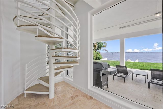 2302 SE 28th ST, Cape Coral, FL 33904