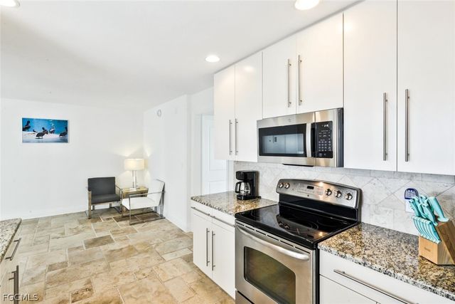 2302 SE 28th ST, Cape Coral, FL 33904