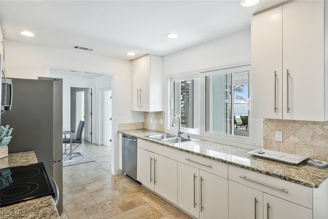 2302 SE 28th ST, Cape Coral, FL 33904