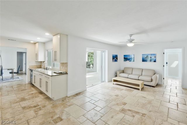 2302 SE 28th ST, Cape Coral, FL 33904