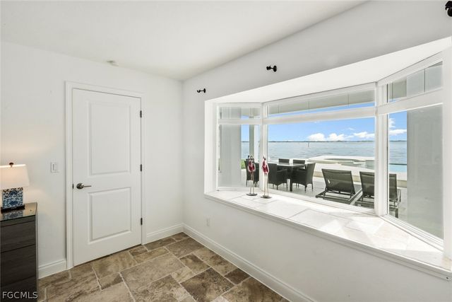 2302 SE 28th ST, Cape Coral, FL 33904