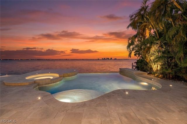 2302 SE 28th ST, Cape Coral, FL 33904